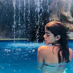 Meet your Posher, Rebeca